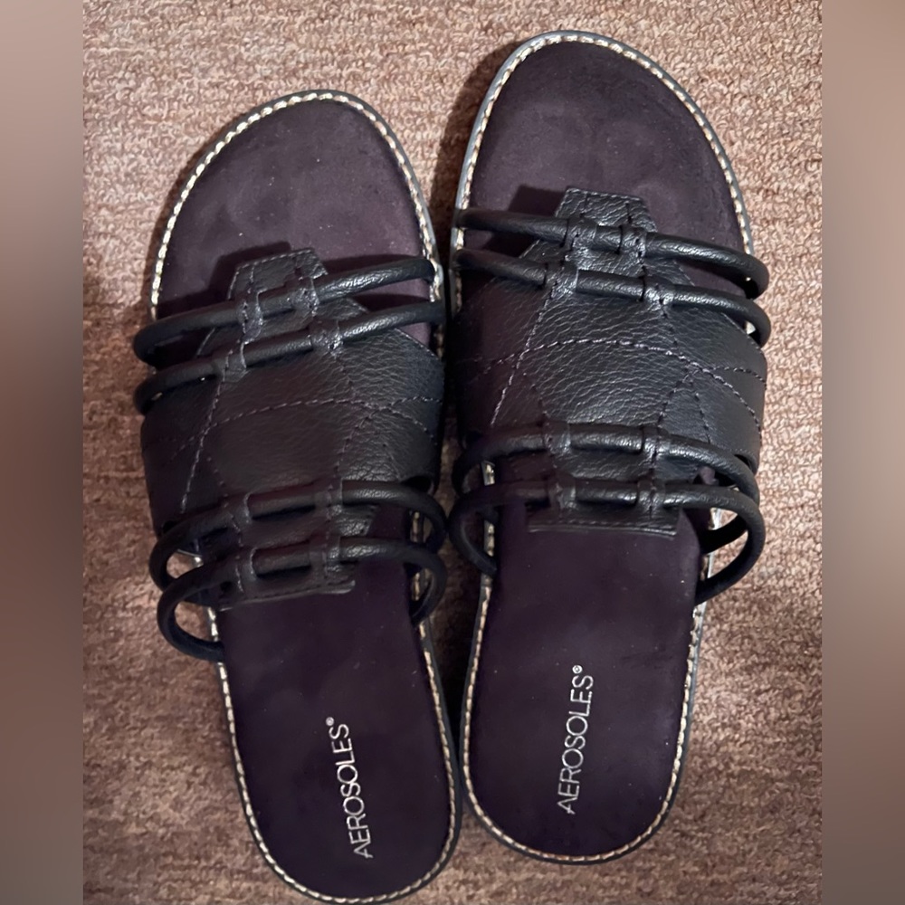EUC: A pair of beautiful black Aerosoles slides